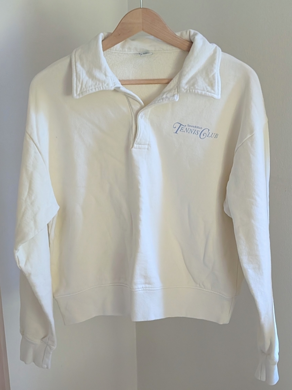 Sporty & Rich Tennis Club Collared Button-Front Pullover Sweatshirt In Cream - S